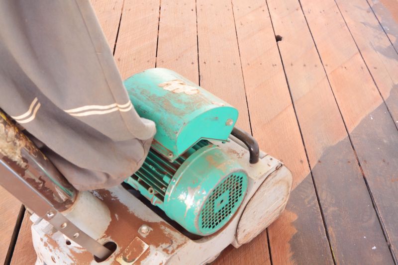 Deck Sanding Equipment